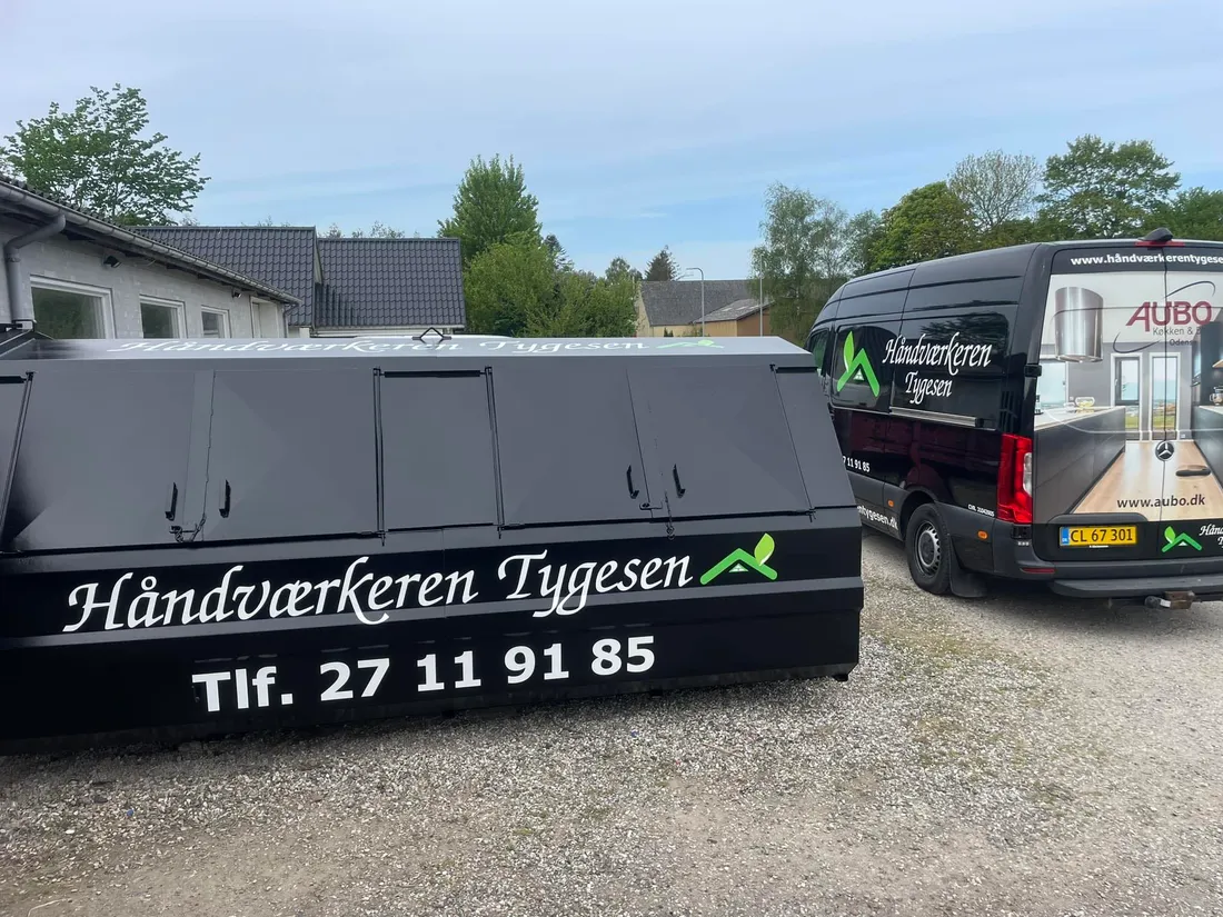 Håndværkeren Tygesen på vej ud til en opgave