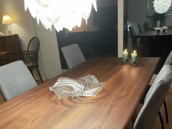 Spisebord i amerikansk valnød
